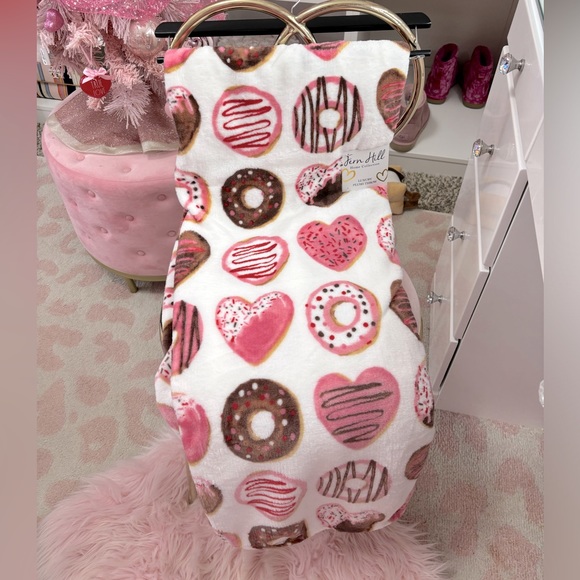Donut throw blanket NWT - Picture 2 of 3